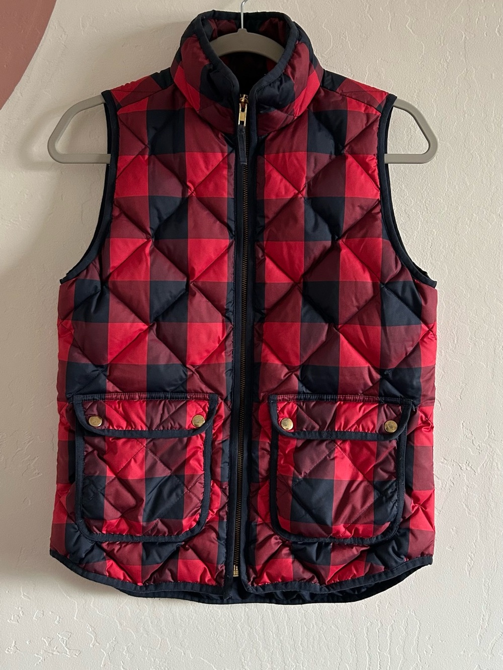 J. Crew Quilted Plaid Puffer Vest in Red/Black size XS with snap button pockets